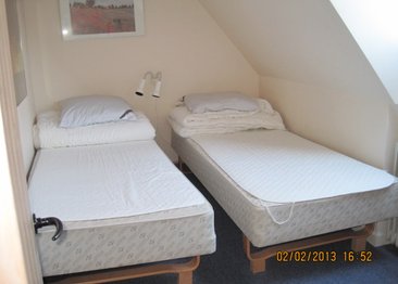 Soveværelse m. 2 enkeltsenge